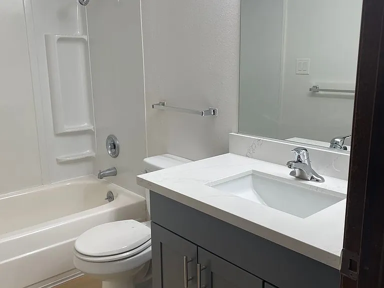 Wingate Apartments — Photo 18