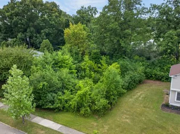 1512 Dicken Dr, Ann Arbor, MI 48103