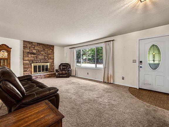 3rd image of 4619 Larch Ave