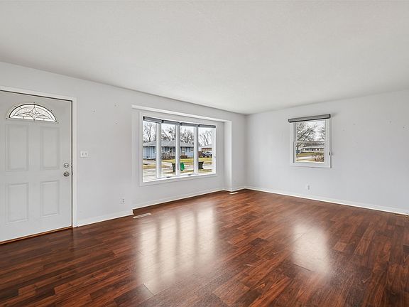3rd image of 818 SE Cortina Dr