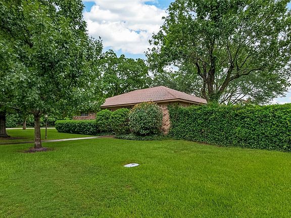 2nd image of 605 Julie Ln