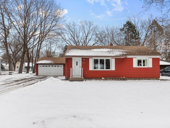 2910 Simpson St, Roseville, MN 55113