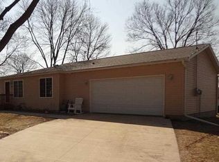 331 W Short St, Solon, IA 52333
