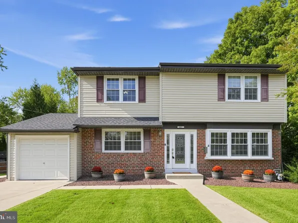 685 Arbor Ln, Warminster, PA 18974