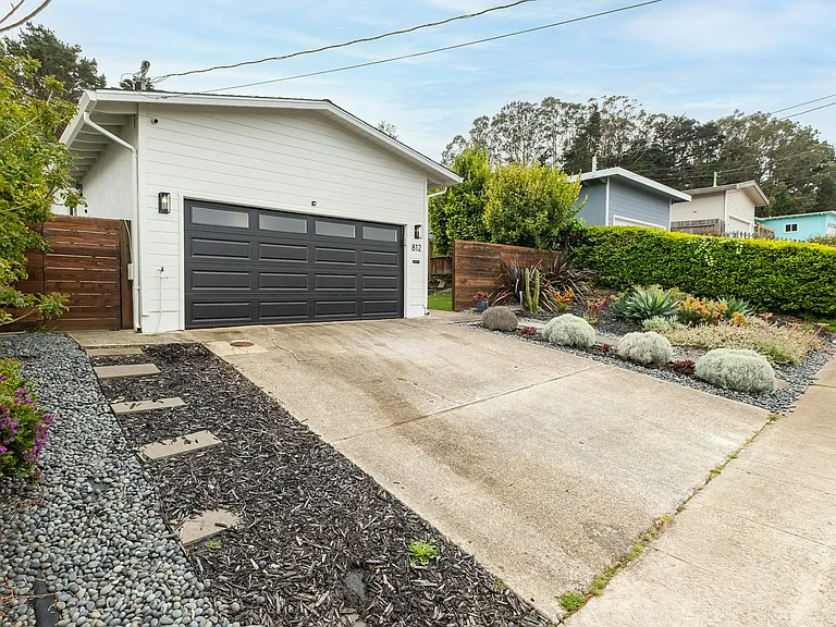 812 Edgemar Ave — Photo 3