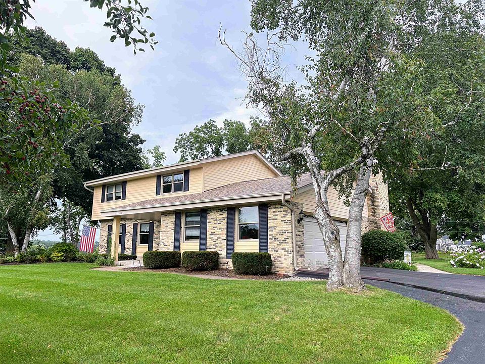 1st image of W275N4880 S Courtland Cir