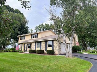 W275N4880 S Courtland Cir, Pewaukee, WI 53072