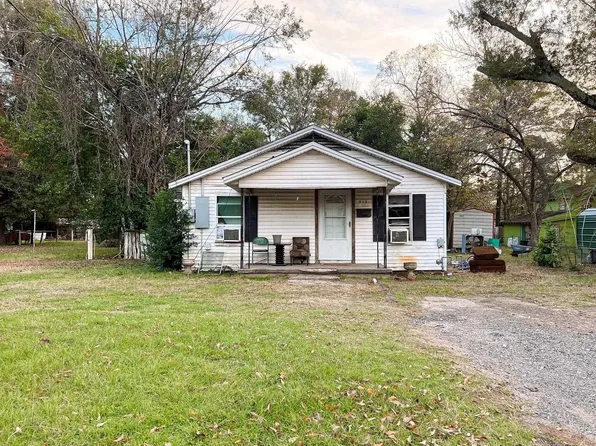 913 W 12th St, Mount Pleasant, TX 75455