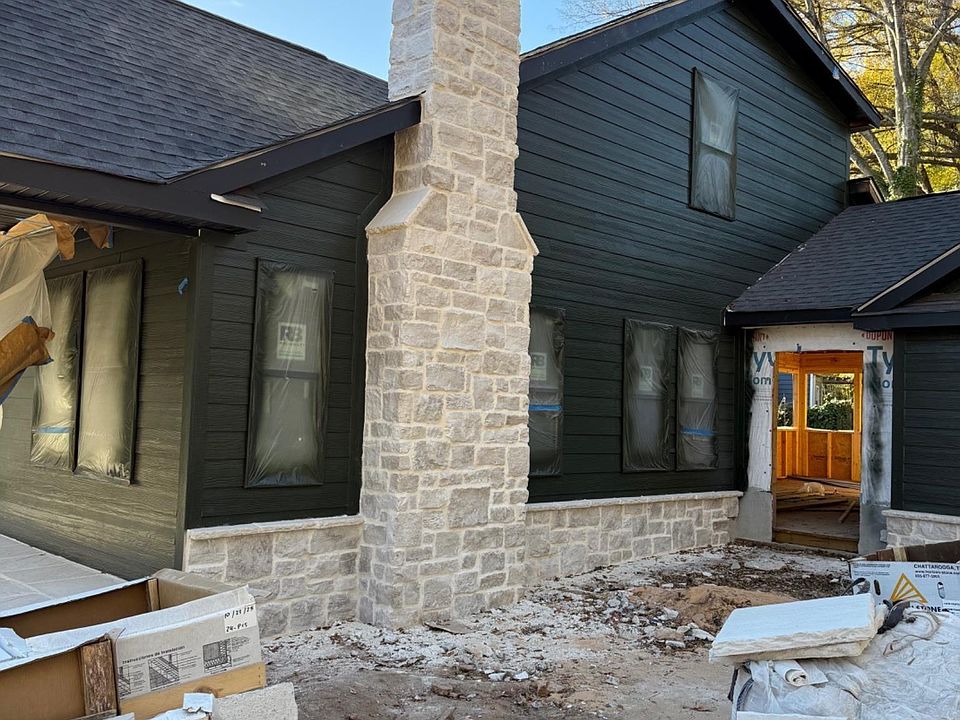 2nd image of 101 Paris View Dr