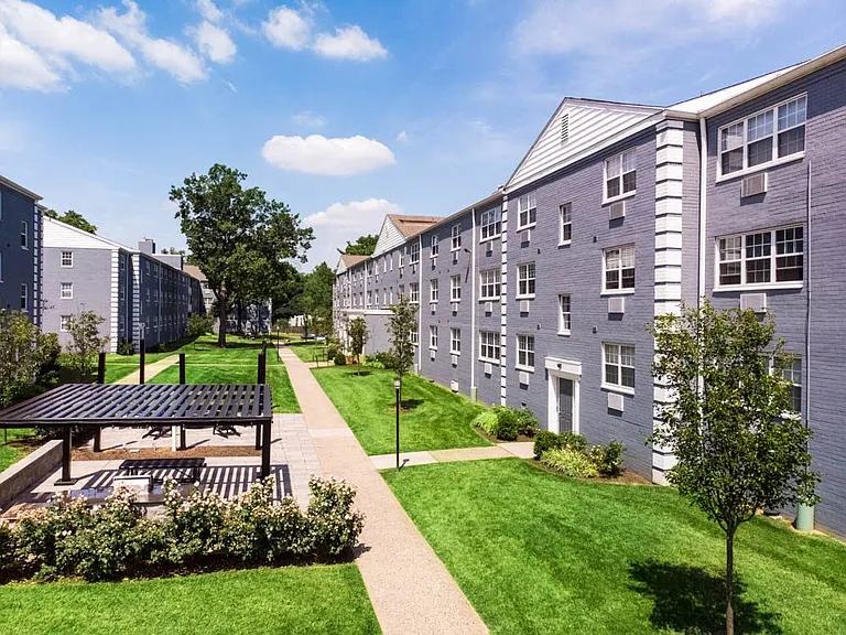 Chestnut Hill Village Apartments — Photo 14