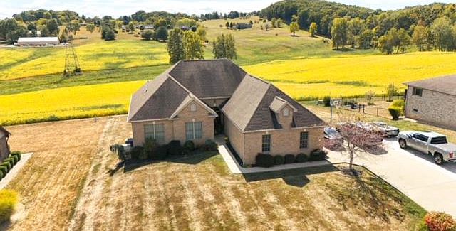 1st image of 6 Apricot Ln