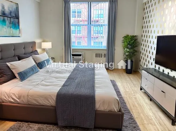 142-05 Roosevelt Avenue image 11 of 13