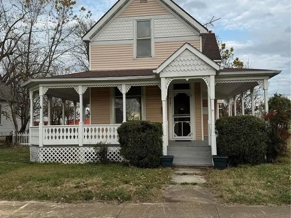 422 N Madison Ave, Lebanon, MO 65536