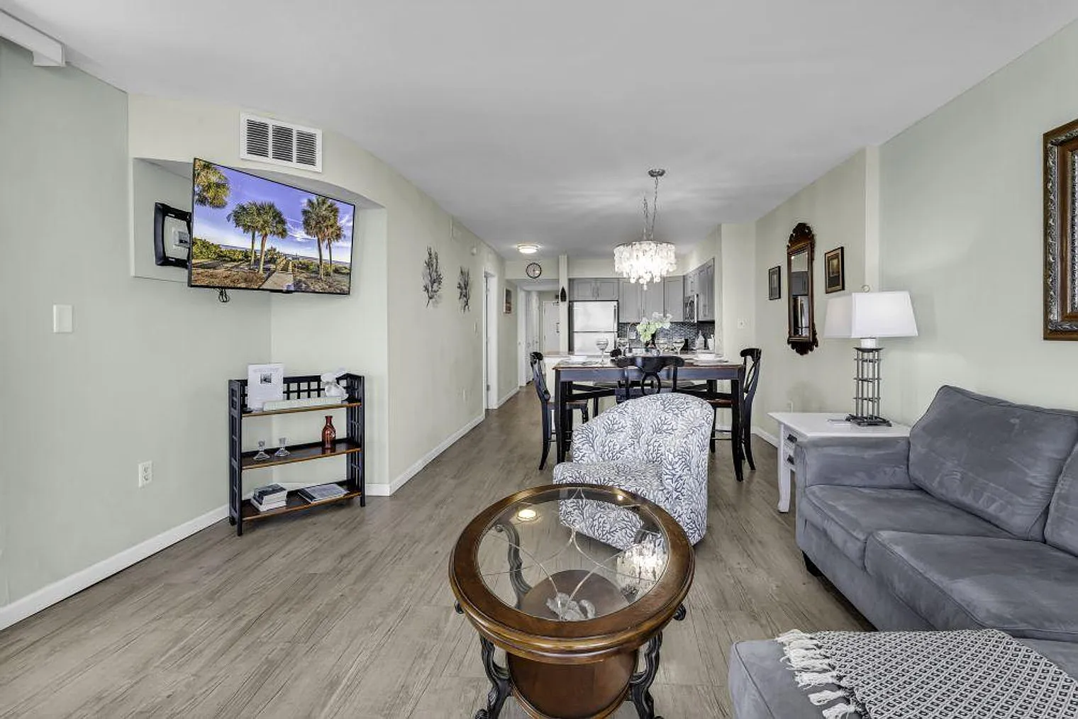 3 bed, 2.0 bath, 1151 sqft, $5,591 — Photo 3