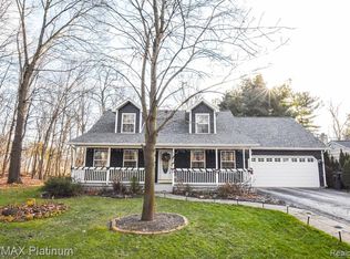 5860 Winans Dr, Brighton, MI 48116