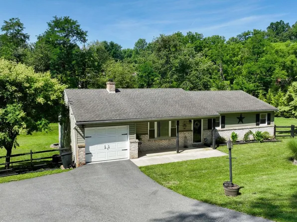 888 Country Ln, York, PA 17406