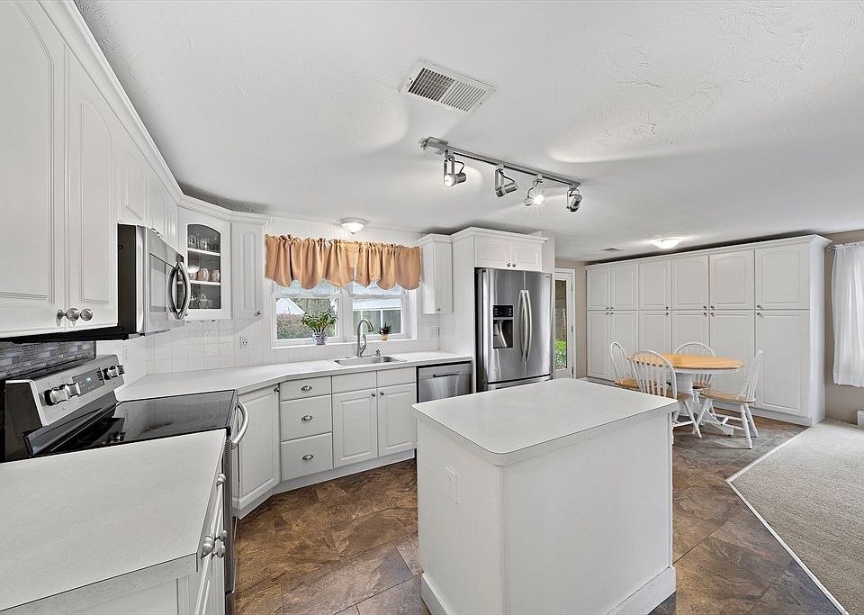 4 Tall Timbers Ln, Kingston, MA 02364 Zillow