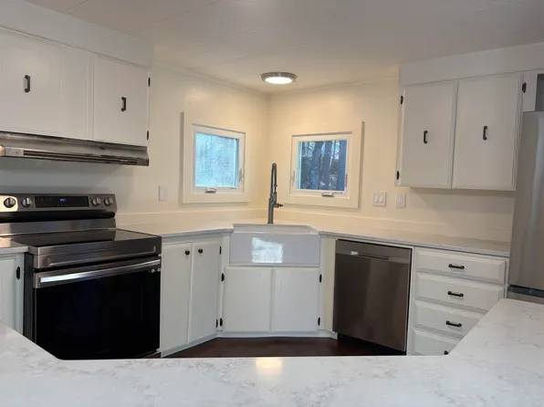 15 Edgewood Drive, Hopkinton, NH 03229