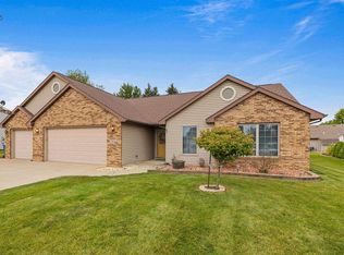 1004 Ashwood Dr, Auburn, IN 46706