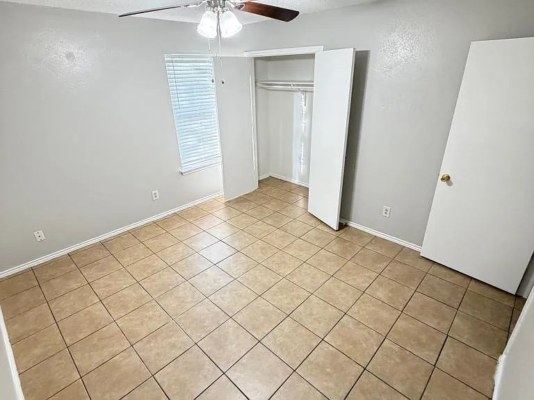 2640 Glenmore Dr — Photo 8