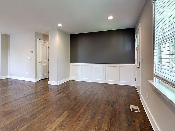 4th image of 2325 Riverside Dr