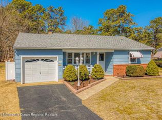 32 Southampton Rd, Toms River, NJ 08757