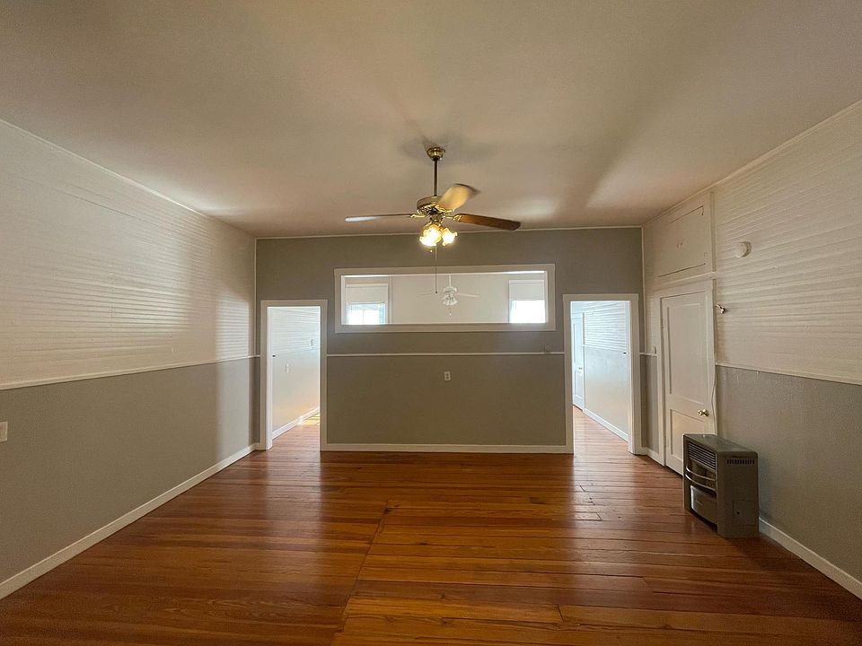 2nd image of 140 1/2 E San Antonio St #3