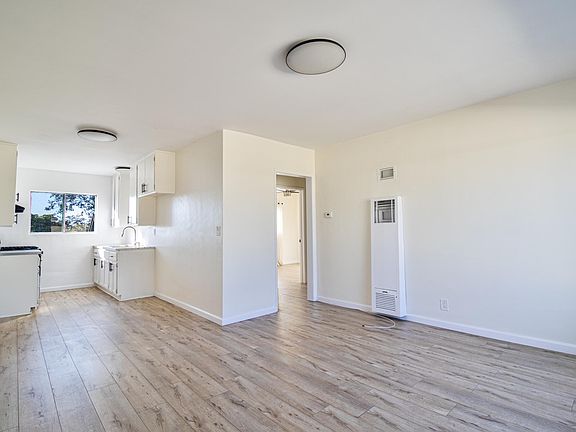 4th image of 1447 W 35th Pl APT 4