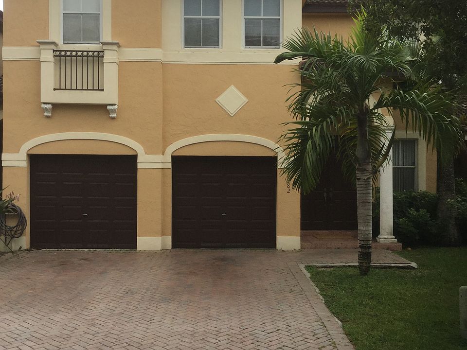 1st image of 10982 NW 48th Ln