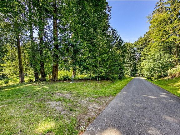 4th image of 5865 Old Woods Lane