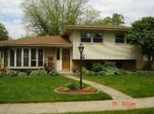 2108 Plainfield Dr, Des Plaines, IL 60018