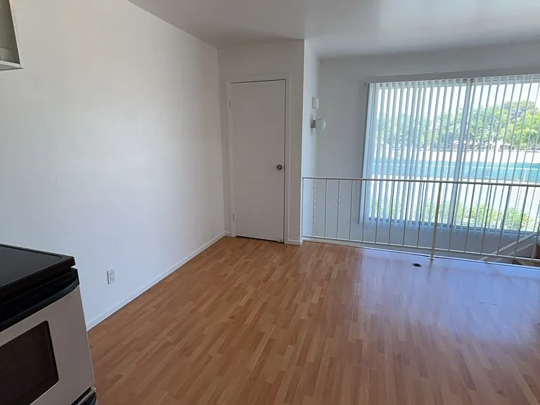 1377 Lorilyn Ave #4 — Photo 3