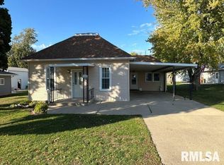 412 Fulton St, Grand Mound, IA 52751