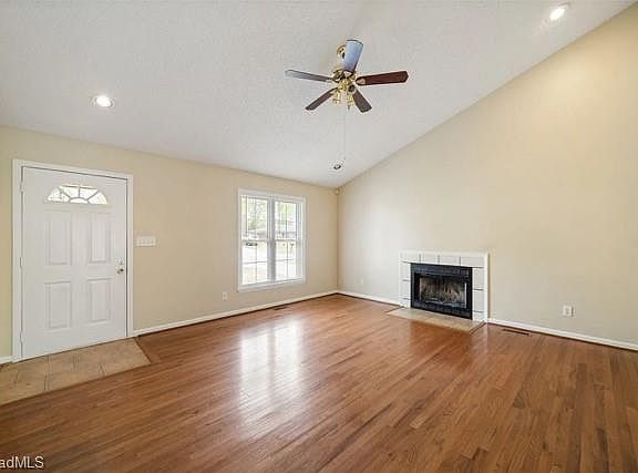 2nd image of 914 Broad Ave