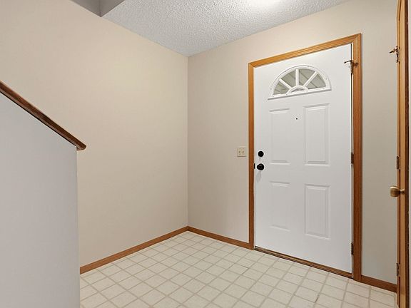 5th image of 7944-7946 Rivercrest Ct