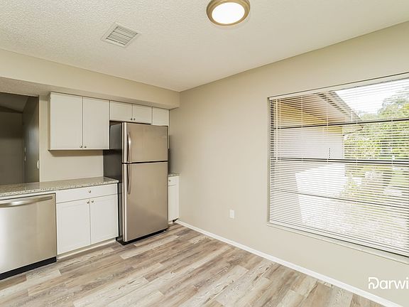 3rd image of 4265 Cavehill Rd