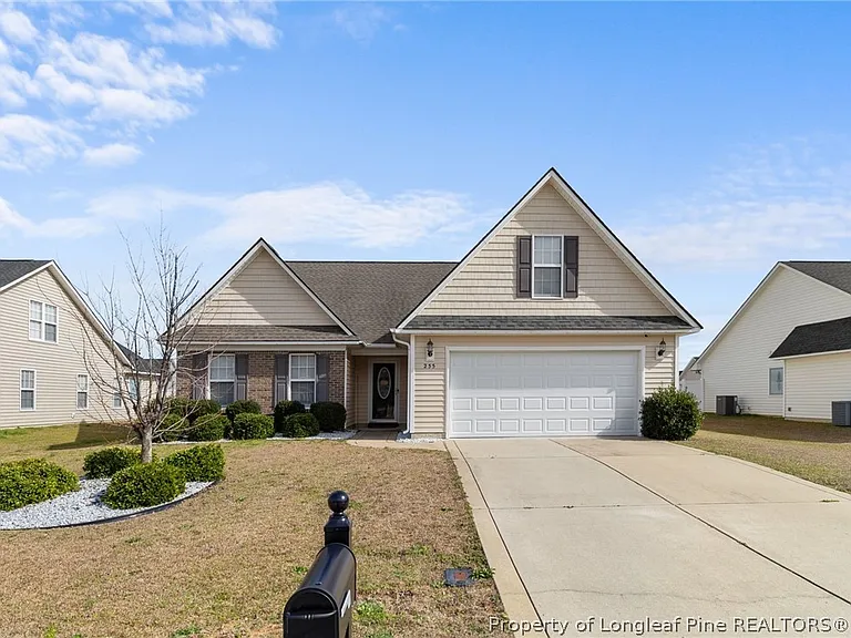 255 Collinwood Dr — Photo 1