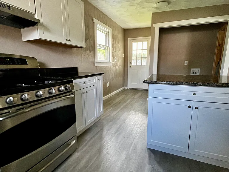 107 Lewis Ave — Photo 5