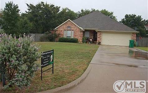 2nd image of 705 Erica Cir