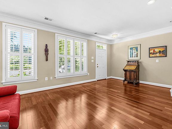 5th image of 313 Hillwood Ave