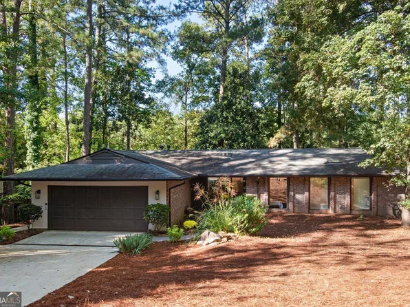9270 N Lake Dr, Roswell, GA 30076
