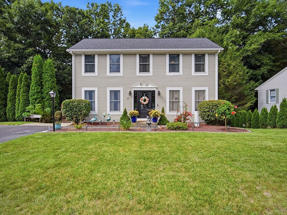 1st image of 19 Stephanie Cir