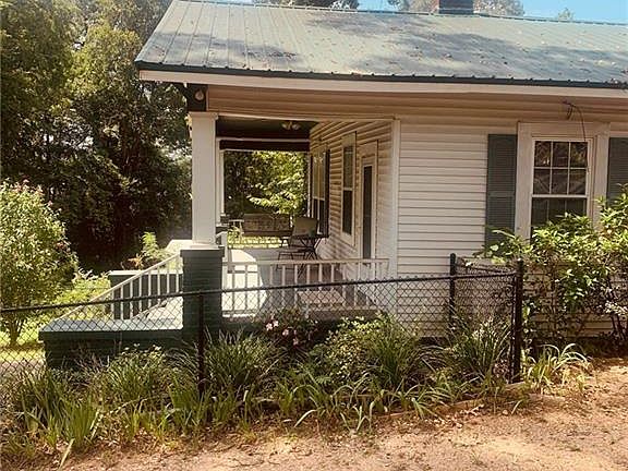 3rd image of 1925 Universal Heights Ln