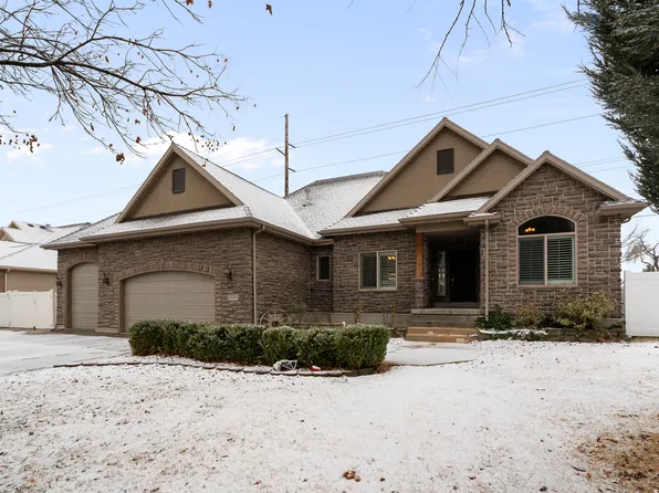 3059 W Uinta Pines Cir, South Jordan, UT 84095