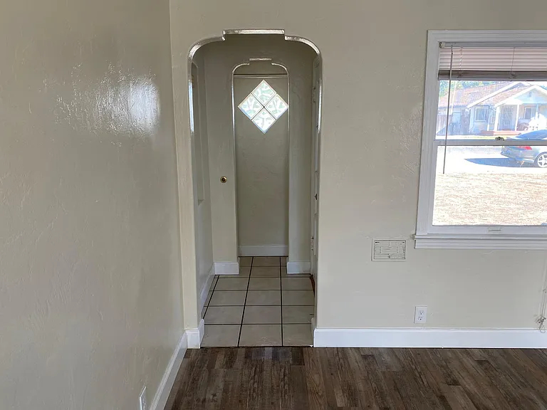 1035 W Peralta Way — Photo 2