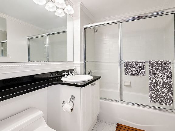 5th image of 404 E 76th St APT 6B