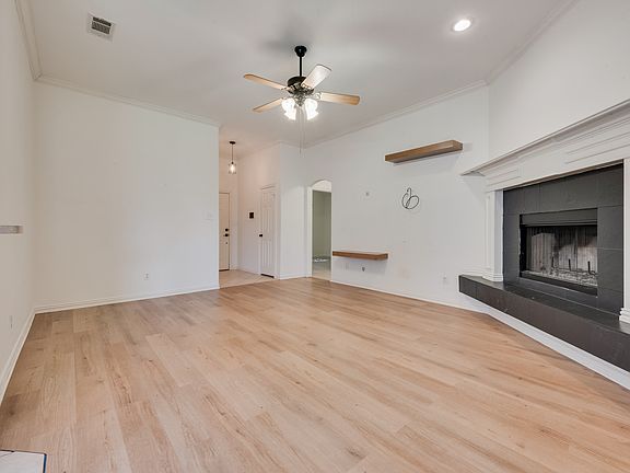 4th image of 746 Countryside Dr