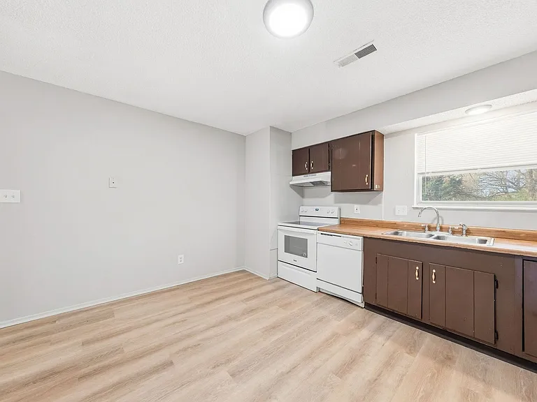 2415 Shirley Ave — Photo 19