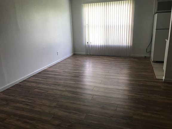 4th image of 7620 Kimberly Blvd #2E