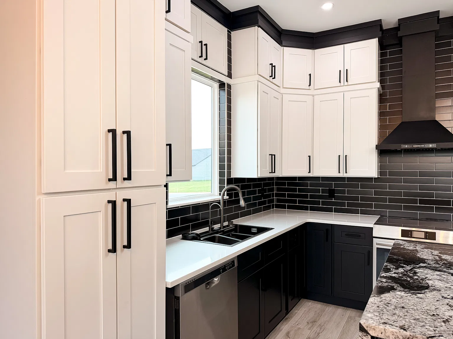 3 bed, 2300 sqft, $2,499 — Photo 3